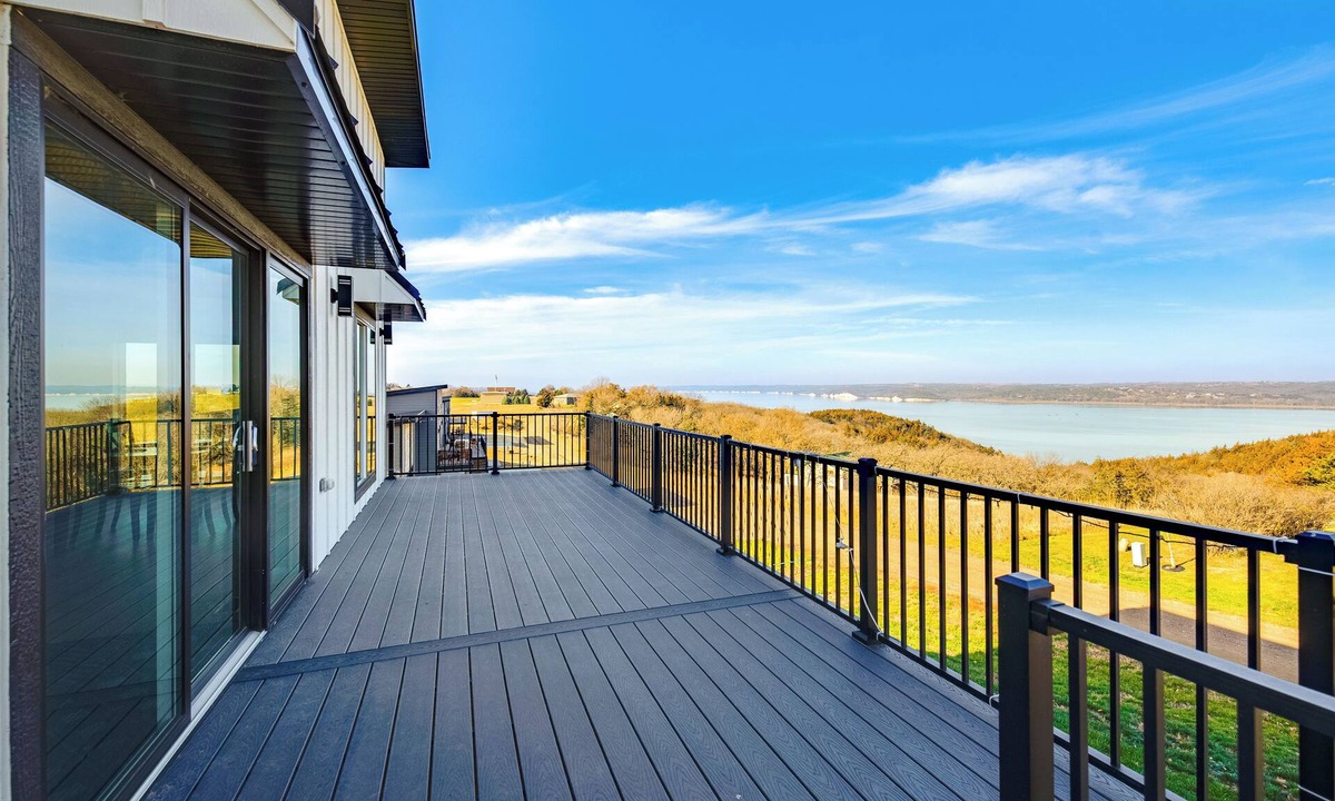Crofton House | Views of Lewis & Clark Lake - Modern Apt w/Deck