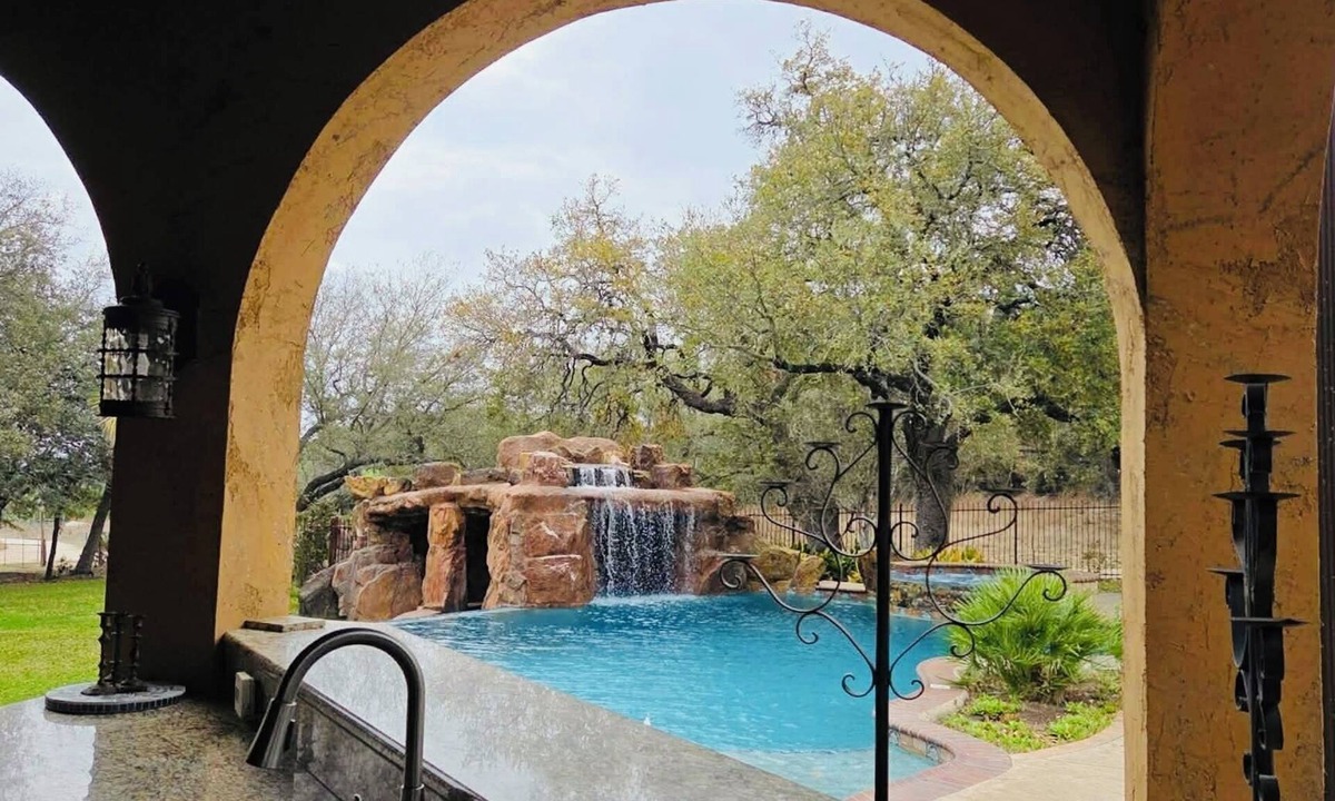 Bulverde House | Villa at Cibolo Chase-private resort with pool and hot tub