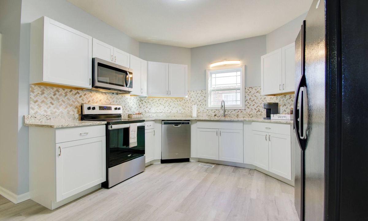 Warrensburg Cottage | Walk to Dtwn Warrensburg: Cozy Family Home!