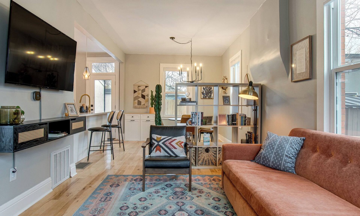 Berkeley House | Walk to Eats! Tennyson Haven w/Pet-Friendly Yard