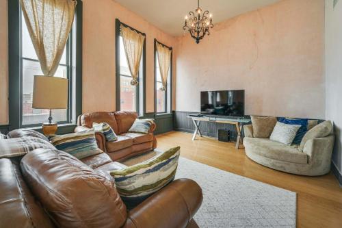 Brownwood House | Walk to Events & Dining: Updated Brownwood Apt
