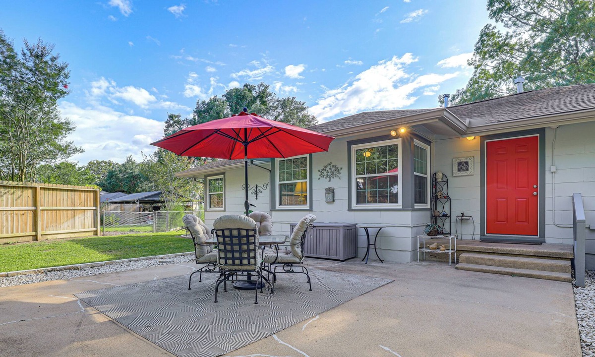 Columbus House | Walk to Shops & Eats! Family Escape in Columbus