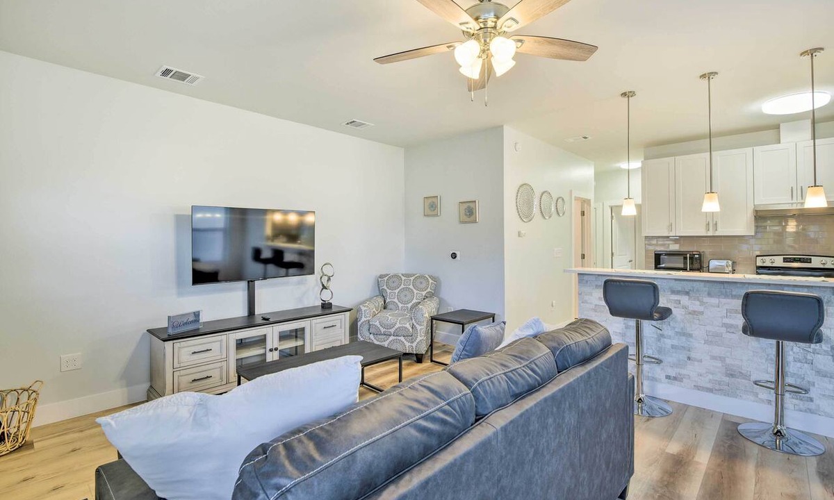 Fort Worth Apartment | Walk to TCU: Fort Worth Retreat w/Balcony!