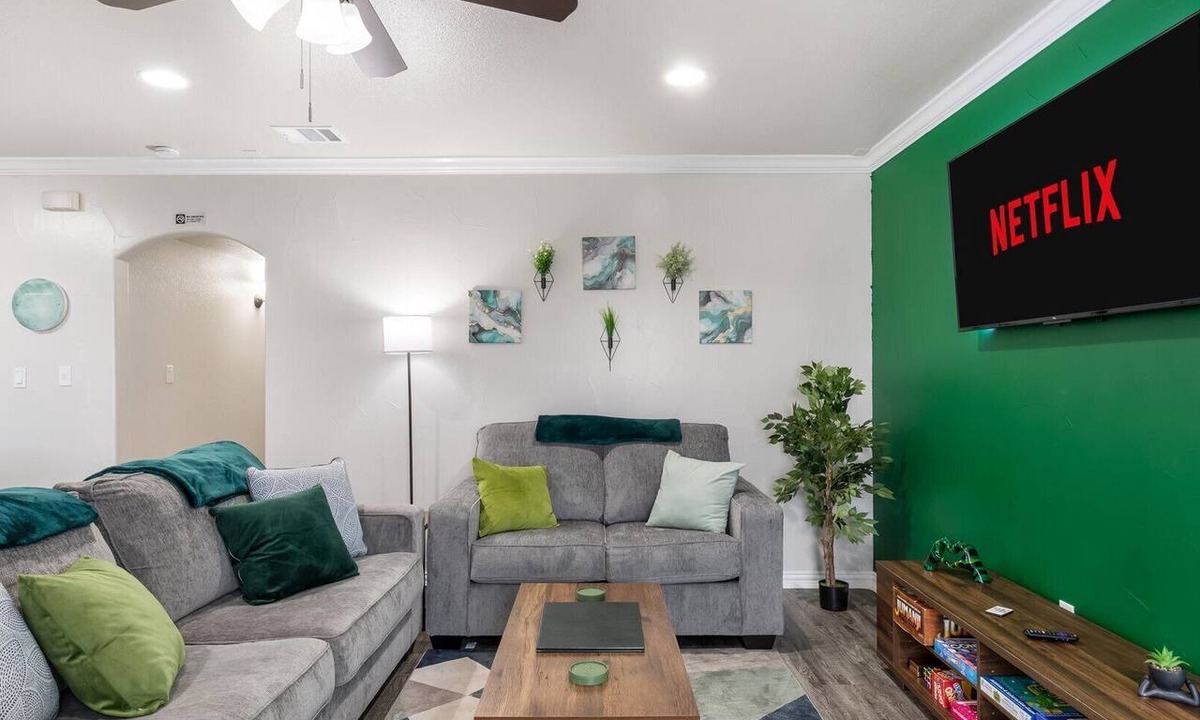 Arlington Apartment | Walk to World Cup Games! Walk to AT&T & Globe Life + Small Yard