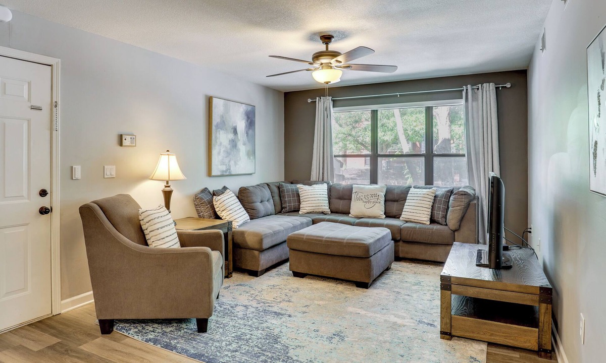 Quality Hill Condo | Walkable Pet-Friendly Monthly Stay in Quality Hill