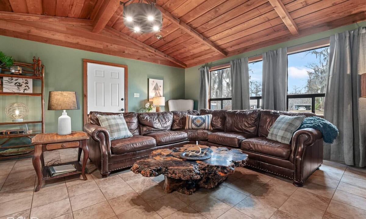 Uncertain House | Warm, Rustic Lodge with private dock access directly across the street, featuring a firepit & picnic table for outdoor dining