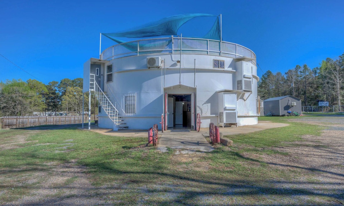 Minden House | Water tank conversion. Spacious 4-bed 2-bath in enchanting Minden.