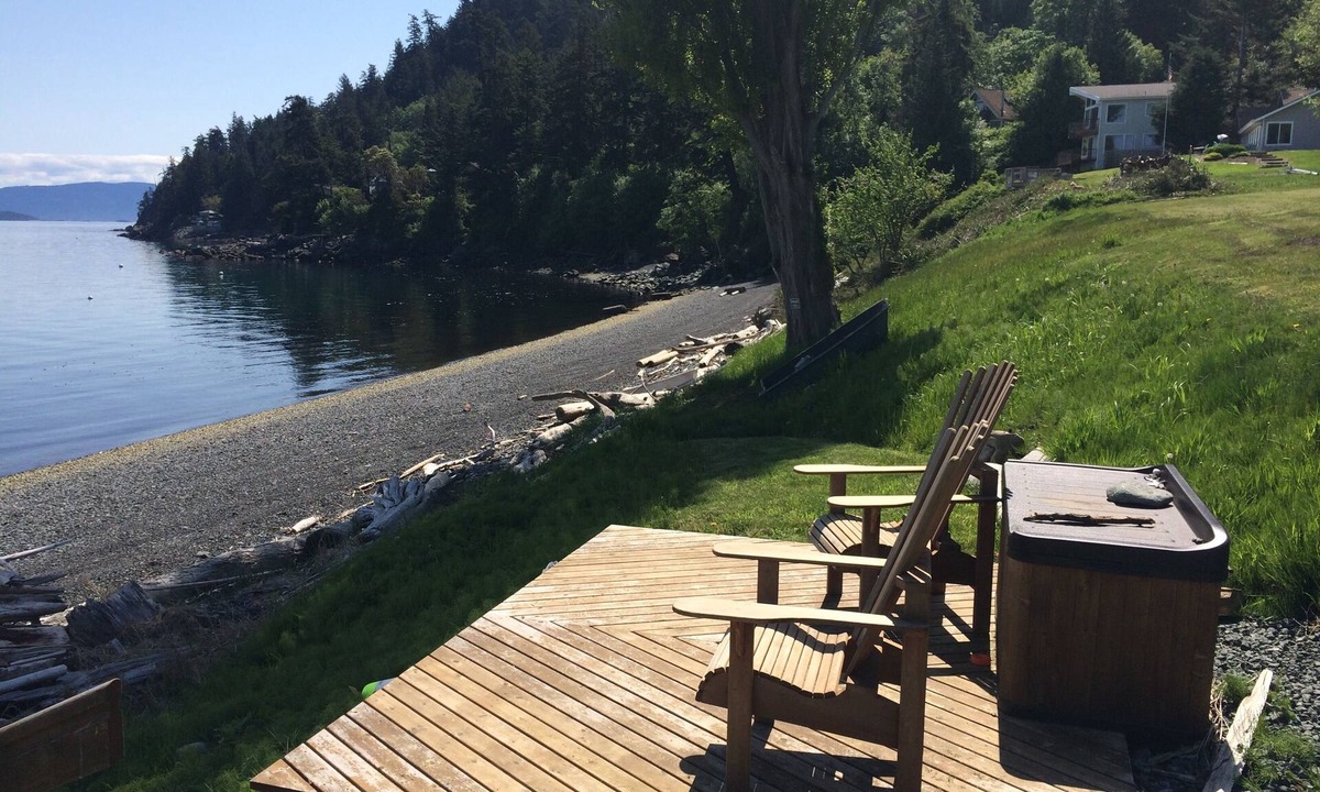 Eastsound House | Waterfront Cabin Home with SPECTACULAR View! (*Seasonal solar pool)