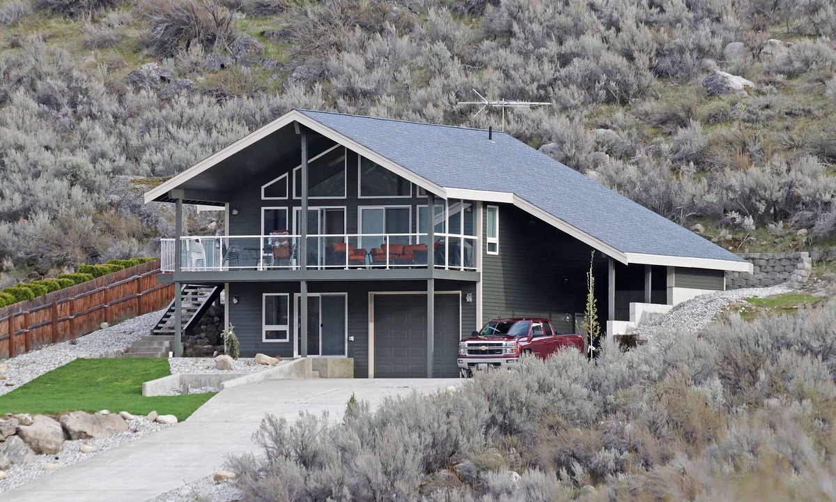 Orondo House | Waterfront Community w/Beach, Boating, Park, Pool, & Pickleball.