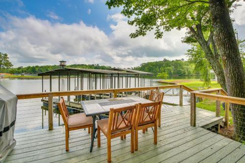 Royal House | Waterfront Home on Lake Hamilton w/Dock & 2 Decks