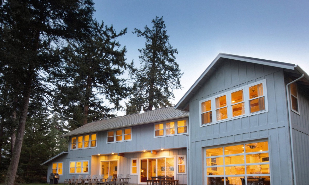 Olga House | Waterfront Home, Private Beach: the Spacious & Contemporary Madrona House