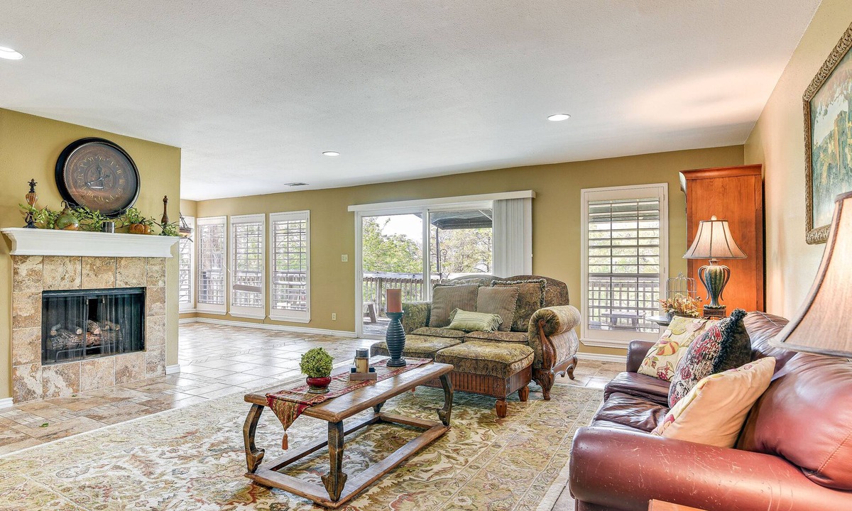 Nassau Bay House | Waterfront Houston Home: 1 Mi to Space Center!