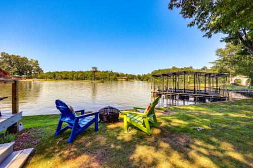 Royal House | Waterfront Lake Hamilton Vacation Rental w/Dock!