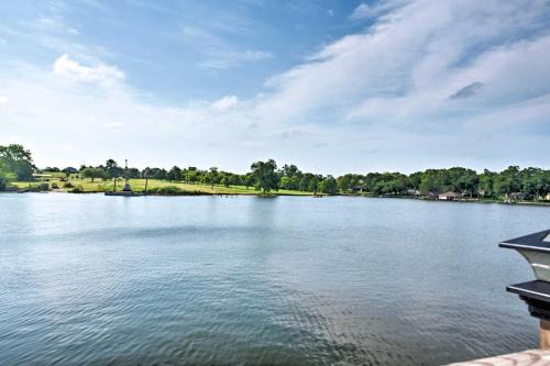 French Quarter House | Waterfront Lake Home w/Deck - New Renovations!