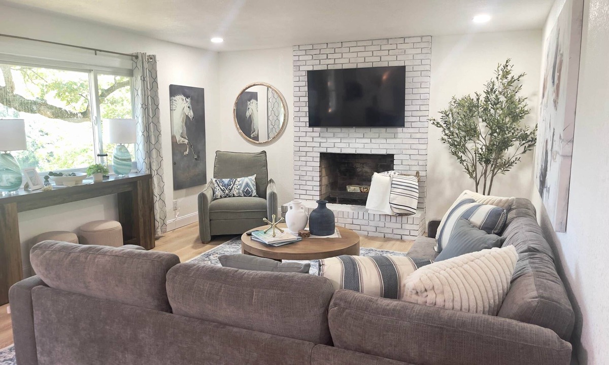 Checotah House | Waterfront Lakehouse with Private Pool and Boat Dock!