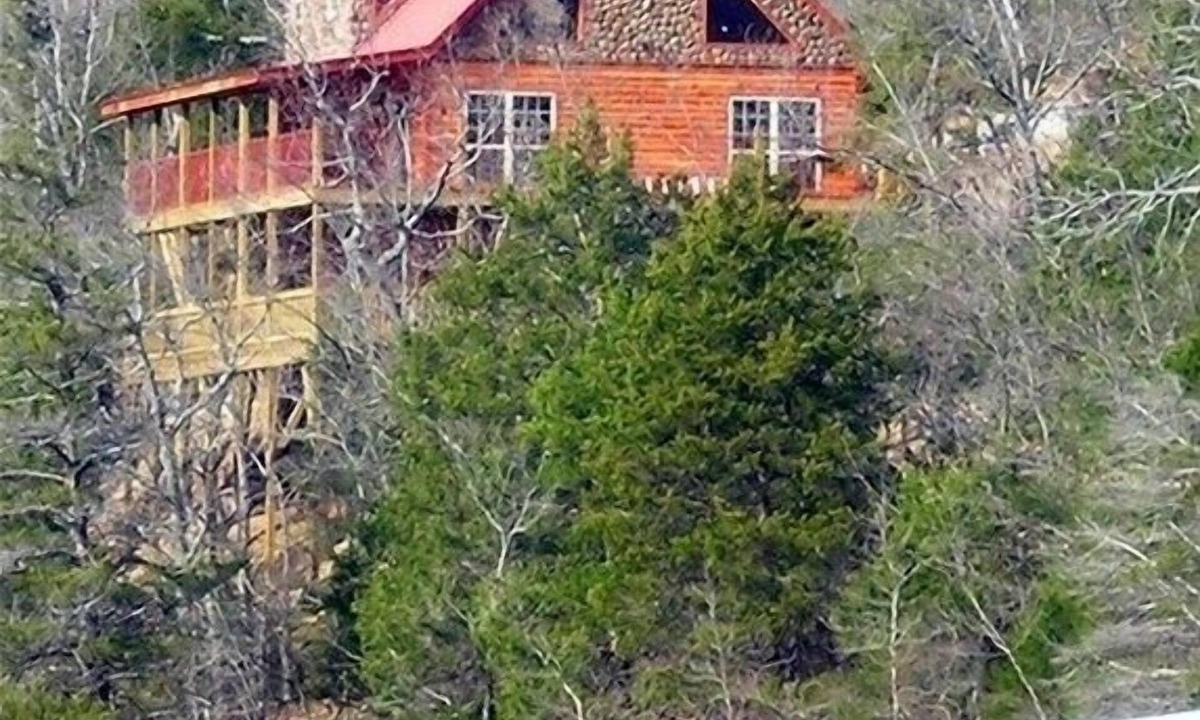 Sylvan Shores Cabin | Waterfront Paradise, Log Cabin on Beaver Lake minutes from Eureka Springs!