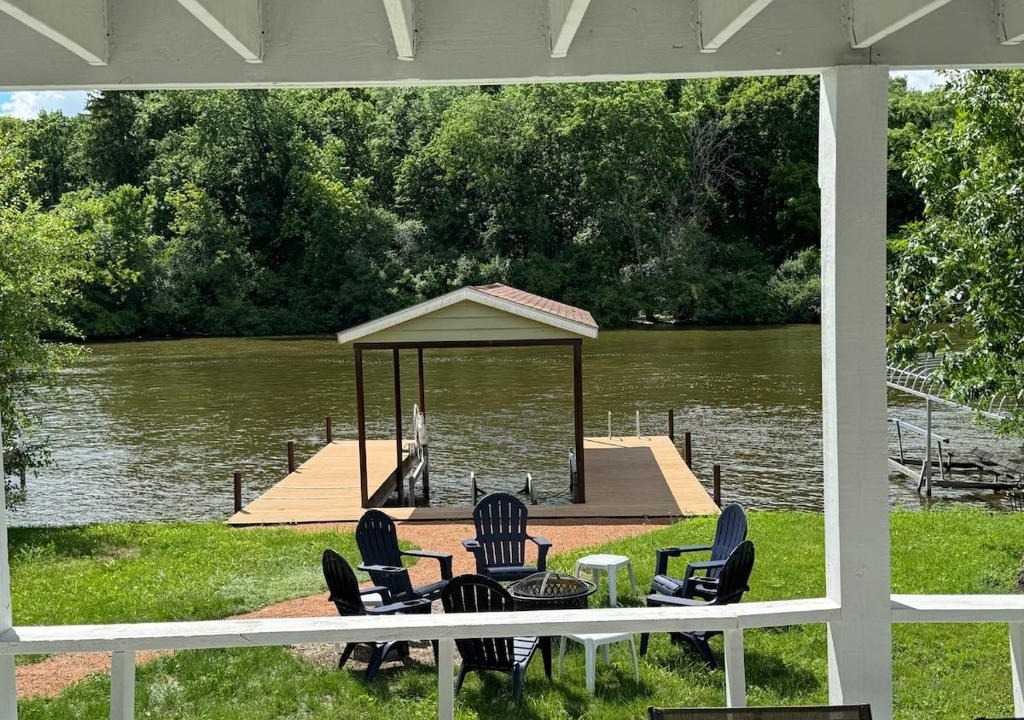 Algonquin House | Waterfront Private Dock Two Suites