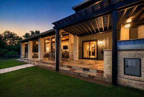 Seguin House | Waterfront Sleeps 16 Perfect for Family & Wurstfest