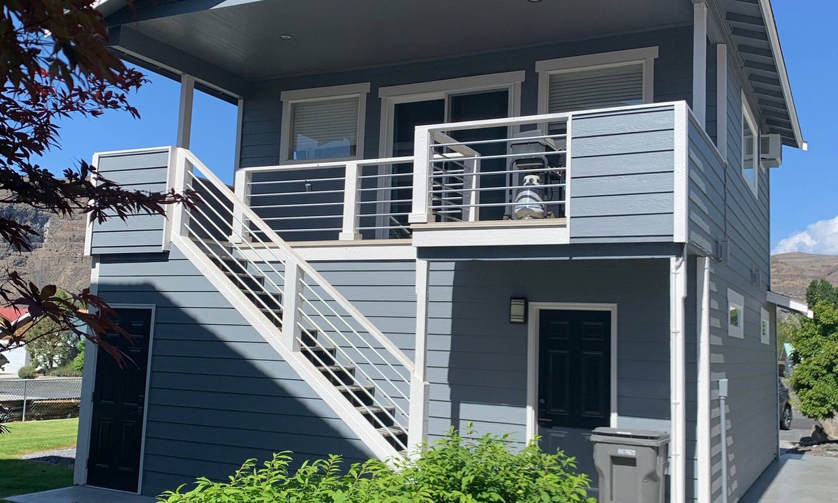 Sunland Estates Apartment | Waterfront Studio Rental near Gorge Amphitheater