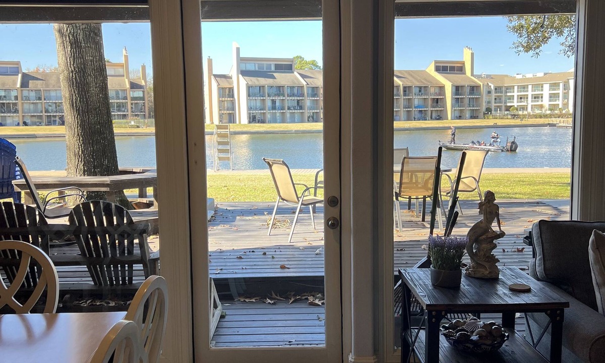 Walden on Lake Conroe House | Waterfront updated 3 Bedroom Townhome on Quiet Cove, sleeps 10 fully furnished.
