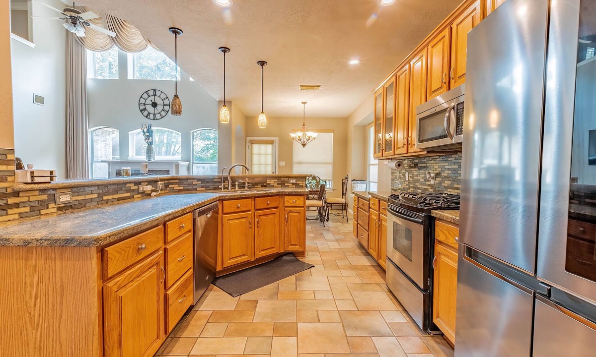 Atascocita House | Welcome Insurance Stays! Charming 4-bedroom house with Heated Pool.