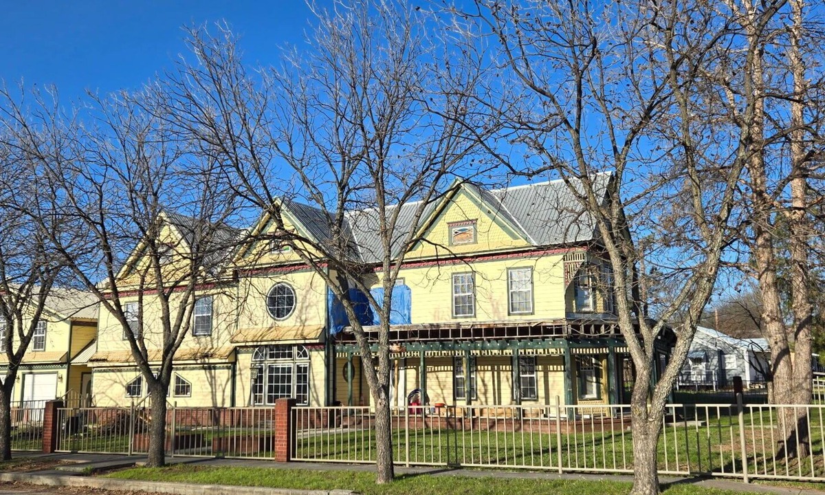 Coleman House | Welcome to our 1890 Victorian Mansion Spacious 8-bedroom house in lovely Coleman