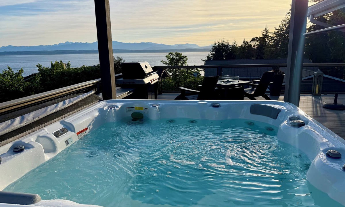 Freeland House | Welcome to the Sunset Sanctuary! Gorgeous views of Puget Sound & beach access!