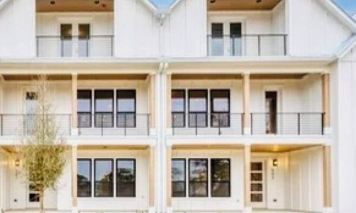 Southtown House | Welcome to the Texan Den where Luxury meets Tranquility.