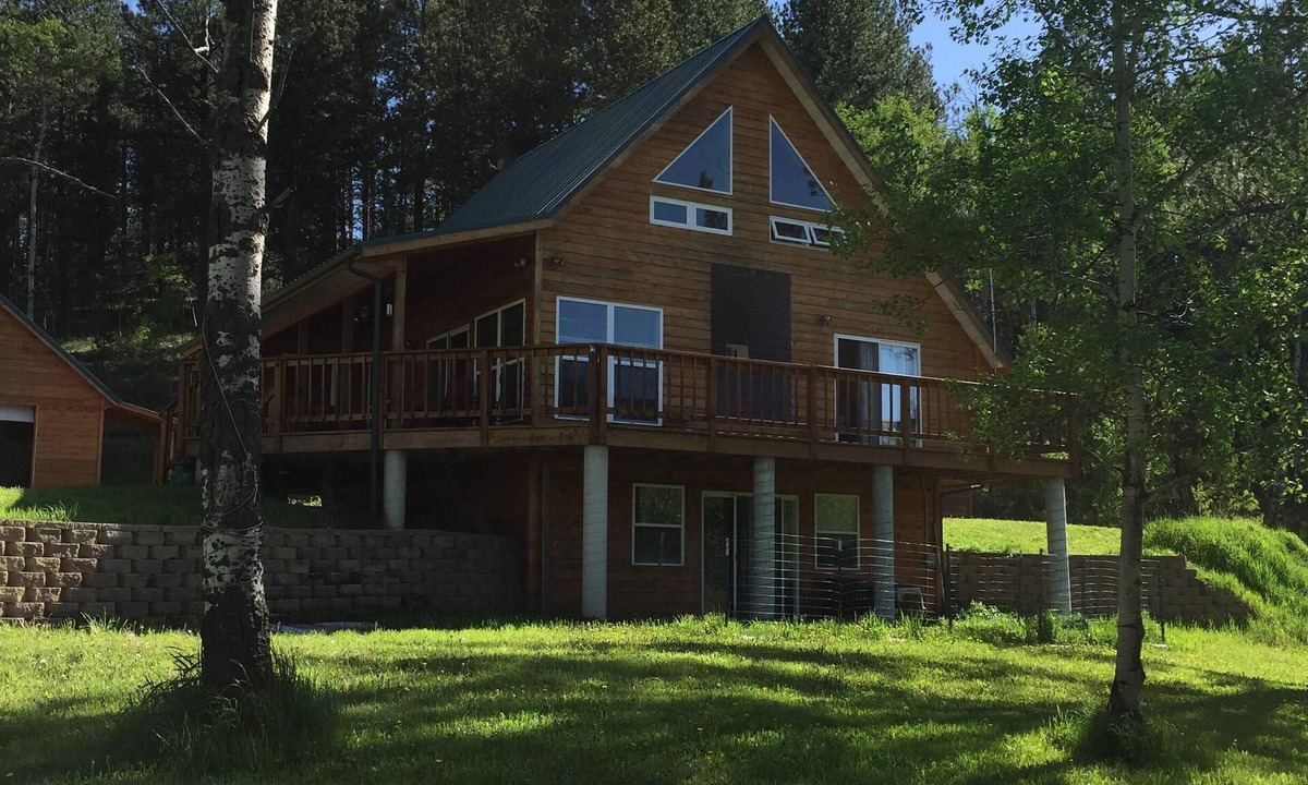 Weston County Cabin | Western gateway to the Black Hills-Snowmobiling, skiing, hunting, and fishing!