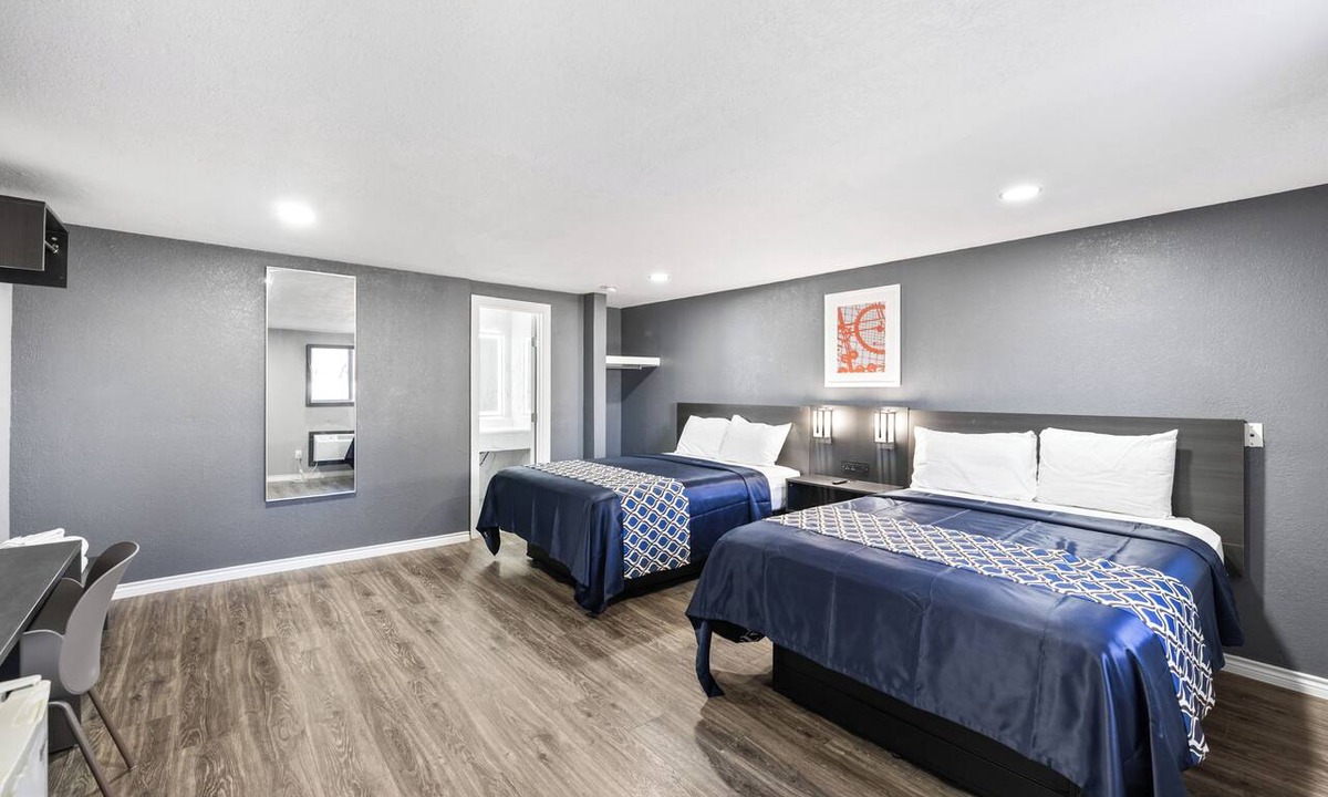 Cleburne House | Western Inn by Capital O Cleburne TX