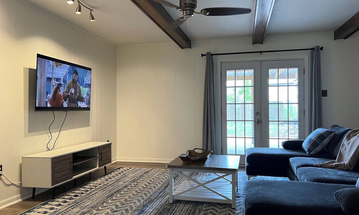 Shenandoah House | Wheelchair Accessible Executive, Guest, Medical STR. Pet Friendly, Quiet, Safe.