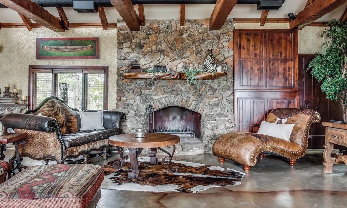 Fort Worth House | Whiskey Pines Lodge - Eagle Mountain Lake Luxury Lodge - A guest favorite!
