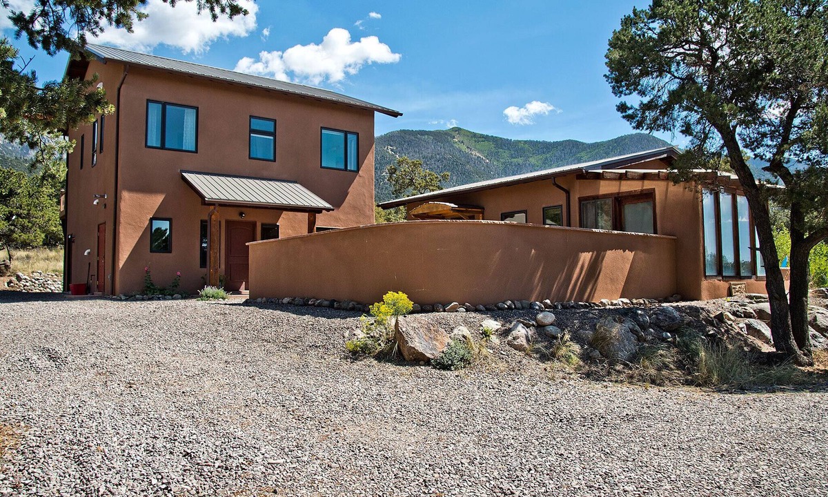 Baca Grande House | White Lotus House - 2 BR, 2.5 Bath Luxury Sanctuary in Crestone, Colorado