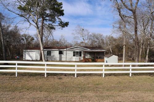 Damon House | White-tailed Ranch - Peaceful 1-Acre Nature Escape