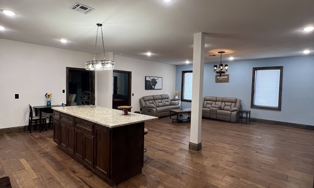Vernon Apartment | Wilbarger Upstairs apartment! 3 bedroom/2 bath
