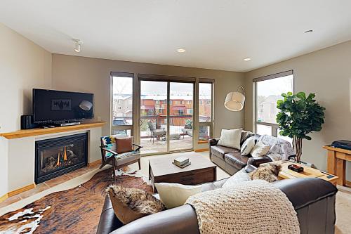Fraser Apartment | WinterStar E-2