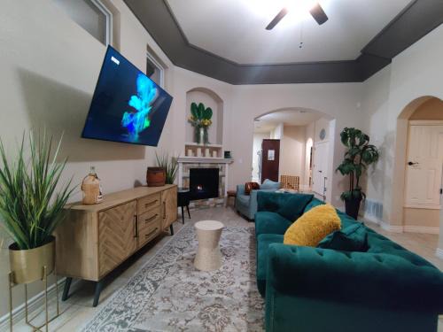 Biggs Field House | Wonderful, plush & luxurious 3 Bed Room Home