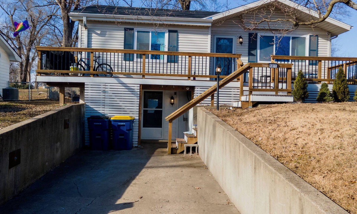 Eudora Apartment | World Cup Basecamp between Lawrence and KC, 1-bedroom lower level apartment.