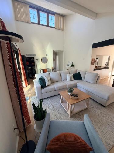 Kansas City House | World Cup Stay Sleeps 8, DT 20 Min, Arrowhead 20 Min