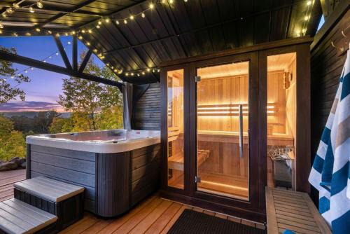 Jefferson Ski Chalet | Wow Views! Hot Tub, Sauna, 85 inch TV, Pool Table