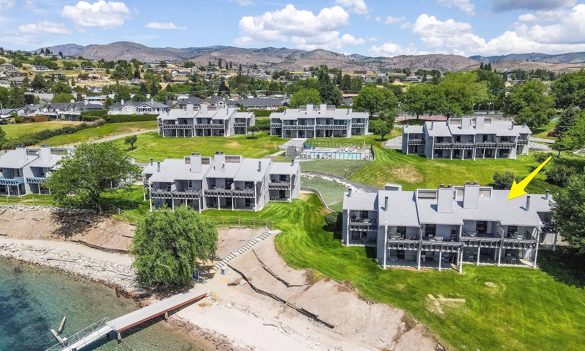 Wapato Point Condo | Yacinde B6 Beachfront and Pool with Loft and Balcony
