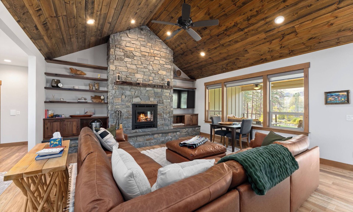 Methow Valley House | Year-Round Adventure Riverfront 4-bedroom retreat with 2 king suites