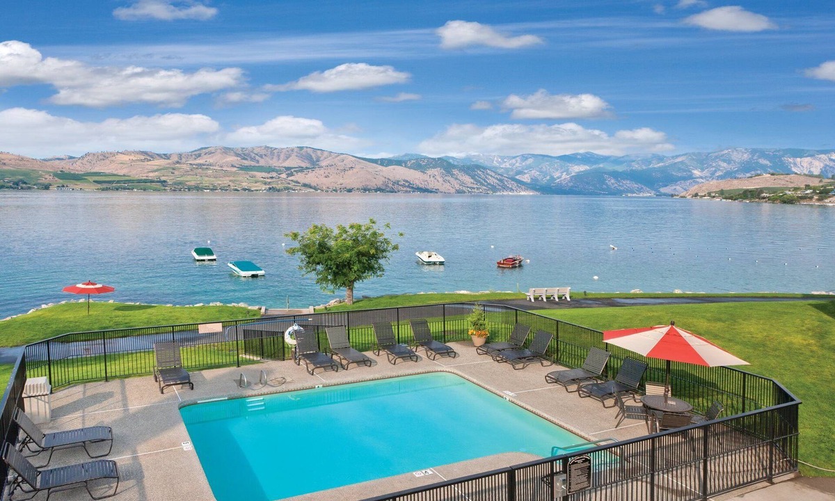 Chelan Resort | Yes . step out into heaven!
