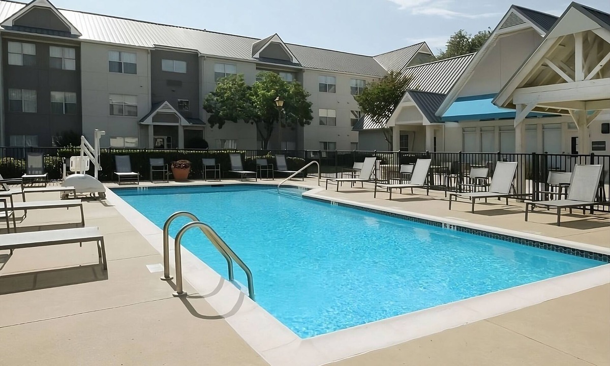 Fossil Creek Hotel | You Found it! Three Relaxing 2BR Suites, Swimming Pool, Free Parking & Breakfast
