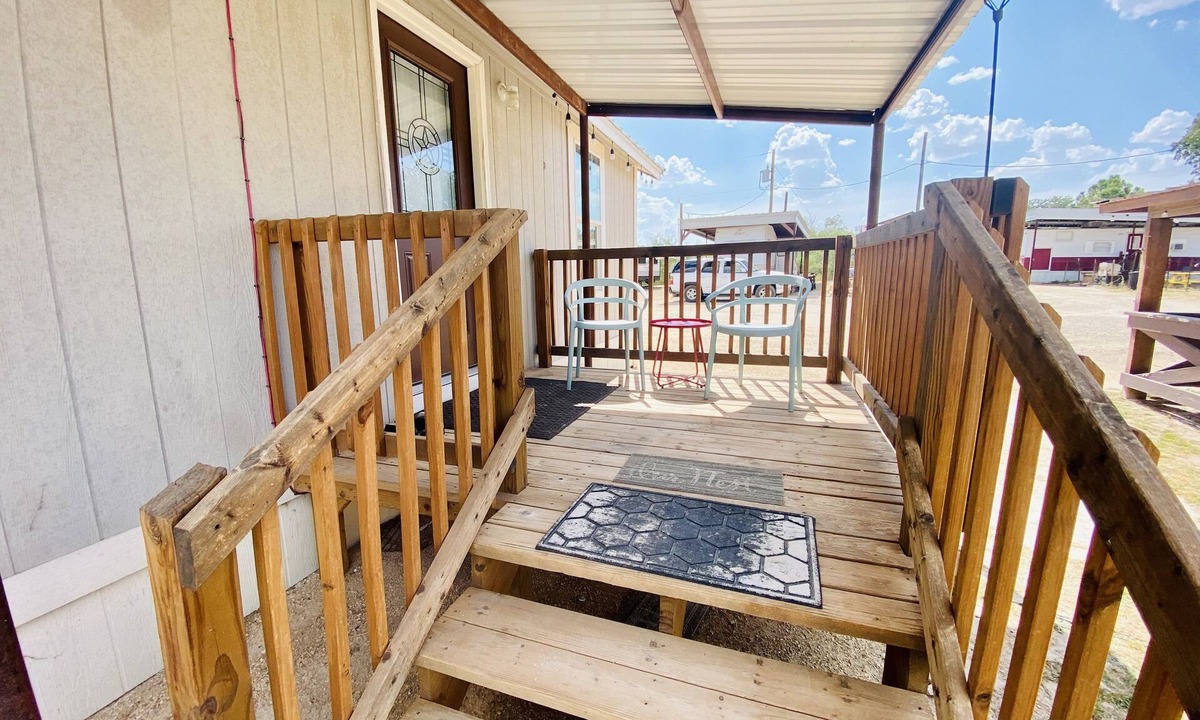 Garden City Apartment | You’ll LOVE Our Fully Furnished L’il Farmhouse Cabin Rental in Garden City, TX
