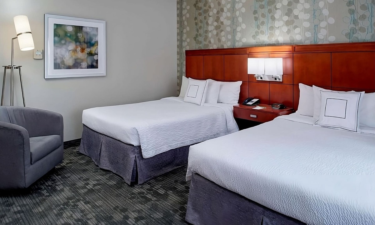Waldron Hotel | Your Kansas City Getaway Oasis! 2 Pet-friendly Suites! Airport Shuttle!