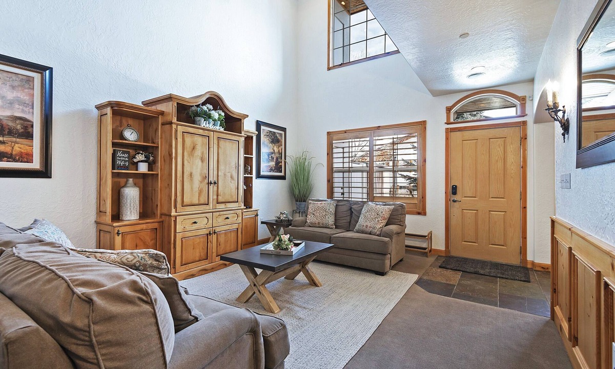 Midway Ski Chalet | Zermatt Resort Chalet for Groups & Families 722