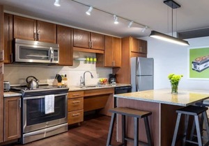 18th FL Stylish CozySuites w/pool, gym #3