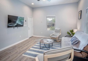 Cozy and Lovely 2BR 2BA Apt#A Near Lively Downtown