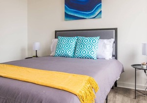 Frontdesk | Updated 1BR Apt near Sprint Center